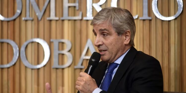 CAPUTO DEFIENDE LA ESTRATEGIA CAMBIARIA: EL MINISTRO ARGUMENTA QUE EL RÉCORD EXPORTADOR DESMIENTE EL «DÓLAR ATRASADO»