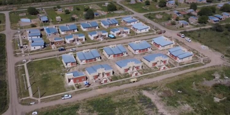 AVANZA LA CONSTRUCCIÓN DE VIVIENDAS EN PRESIDENCIA DE LA PLAZA, PRÓXIMAS A SER SORTEADAS