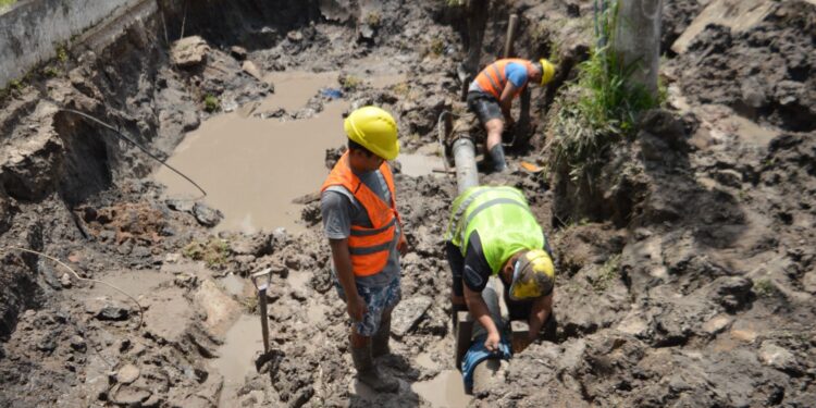 SAMEEP RESTABLECE EL SERVICIO DE AGUA POTABLE EN LOS BARRIOS SAN CAYETANO, ESPAÑA Y PROVINCIAS UNIDAS