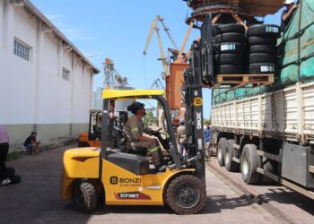 HISTÓRICA OPERACIÓN EN EL PUERTO DE BARRANQUERAS: ARRIBAN CUBIERTAS IMPORTADAS DESDE CHINA CON DESTINO FINAL A CÓRDOBA