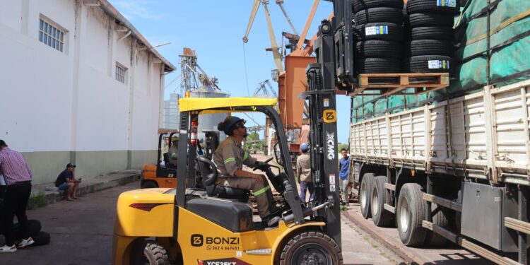 HISTÓRICA OPERACIÓN EN EL PUERTO DE BARRANQUERAS: ARRIBAN CUBIERTAS IMPORTADAS DESDE CHINA CON DESTINO FINAL A CÓRDOBA