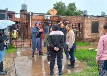 DESARROLLO HUMANO ASISTE A FAMILIAS DE BARRANQUERAS AFECTADAS POR LAS LLUVIAS