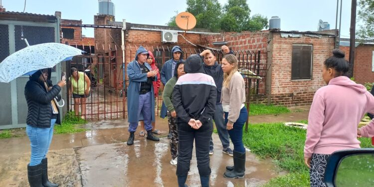 DESARROLLO HUMANO ASISTE A FAMILIAS DE BARRANQUERAS AFECTADAS POR LAS LLUVIAS