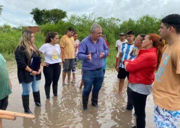 DESARROLLO HUMANO ASISTE A FAMILIAS DE BARRANQUERAS AFECTADAS POR LAS LLUVIAS