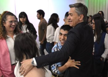 EL GOBERNADOR ZDERO JUNTO A PERSONAS CON DISCAPACIDAD COMPARTIERON UN ESPACIO DE DIÁLOGO, EN EL MARCO DEL 3 DE DICIEMBRE