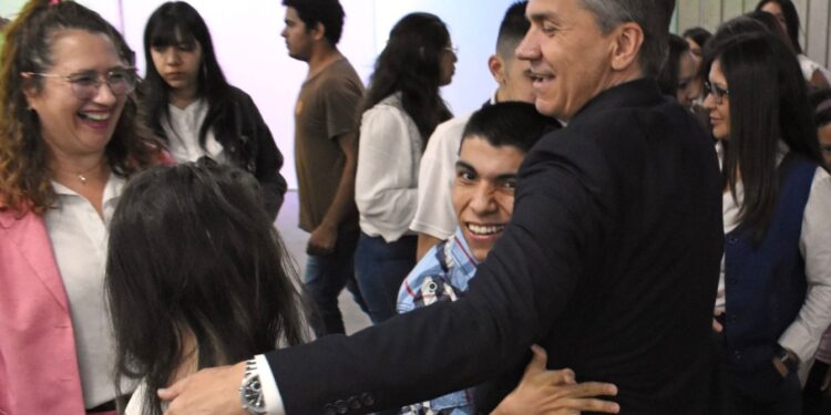EL GOBERNADOR ZDERO JUNTO A PERSONAS CON DISCAPACIDAD COMPARTIERON UN ESPACIO DE DIÁLOGO, EN EL MARCO DEL 3 DE DICIEMBRE
