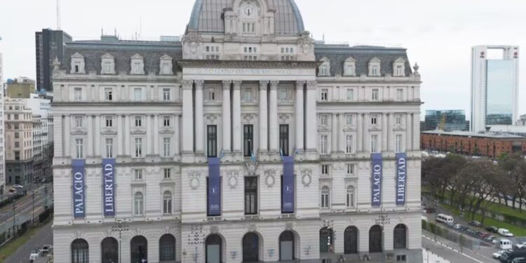 TRAGEDIA EN EL PALACIO LIBERTAD: CONMOCIÓN TRAS EL SUICIDIO DE UN HOMBRE ACUSADO DE EXHIBICIONISMO