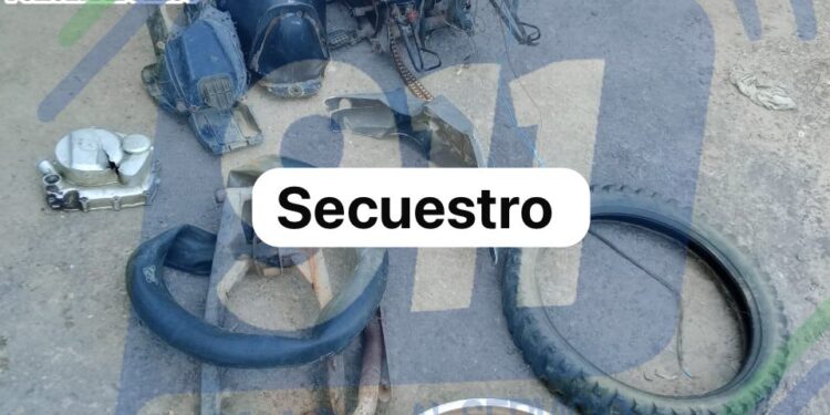 DOS PERSONAS FUERON DEMORADAS CON UNA “TUMBERA” Y UNA MOTOCICLETA DESMANTELADA