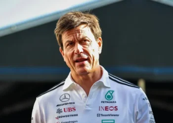 Chispazos entre Mercedes y Red Bull por la maniobra de Antonelli: «fue muy obvio», «descerebrado» y disculpas