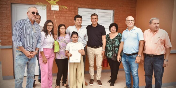 EL GOBERNADOR ZDERO ENTREGÓ VIVIENDAS EN CONCEPCIÓN DEL BERMEJO: “OBRAS TERMINADAS Y FAMILIAS CON CASA PROPIA”