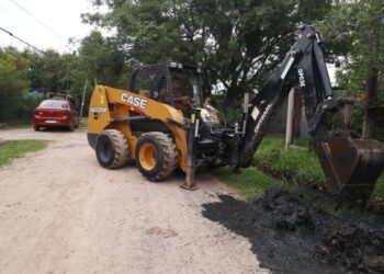 BARRANQUERAS: EL GOBIERNO PROVINCIAL REFUERZA TAREAS DE LIMPIEZA Y SANEAMIENTO EN VILLA FORESTACIÓN