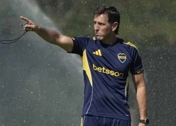 BOCA JUNIORS DEFINE SU ONCE PARA EL DEBUT ANTE DEPORTIVO RIESTRA CON JANSON COMO SORPRESA