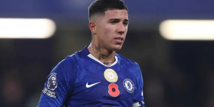 EL PSG PONE SUS OJOS EN ENZO FERNÁNDEZ: UN MOVIMIENTO ESTRATÉGICO QUE SACUDE EL MERCADO EUROPEO