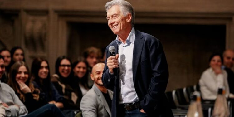 LUIS CAPUTO ANTICIPA UNA BAJA EN LOS PRECIOS DE VEHÍCULOS TRAS EL DESEMBARCO DE 5.000 AUTOS CHINOS