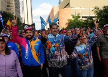 PRESENTAN AMPARO JUDICIAL CONTRA EL DNU QUE REFORMA LA SIDE