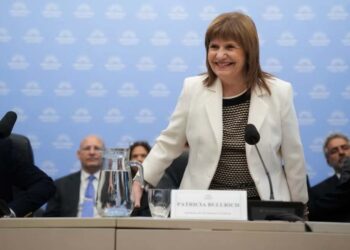 ESTRATEGIA LEGISLATIVA: BULLRICH ACELERA NEGOCIACIONES PARA DESTRABAR LA REFORMA LABORAL EN EL SENADO