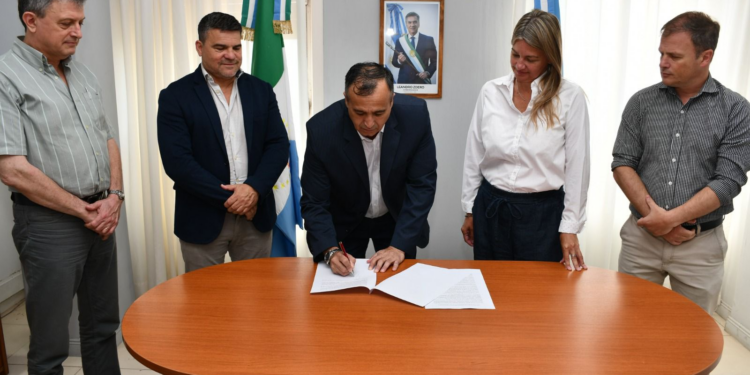 SALUD E INSSSEP FIRMARON UN CONVENIO MARCO PARA FORTALECER LA ATENCIÓN SANITARIA