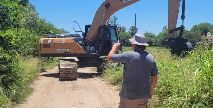 APA Y VIALIDAD PROVINCIAL EJECUTAN TAREAS DE SANEAMIENTO EN EL CANAL III DEL BAJO HONDO GRANDE