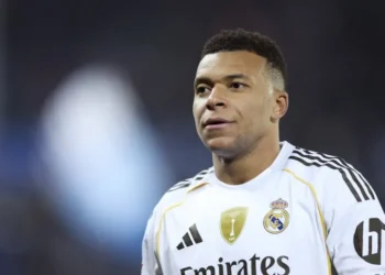 EL PSG PONE SUS OJOS EN ENZO FERNÁNDEZ: UN MOVIMIENTO ESTRATÉGICO QUE SACUDE EL MERCADO EUROPEO