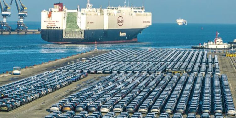 LUIS CAPUTO ANTICIPA UNA BAJA EN LOS PRECIOS DE VEHÍCULOS TRAS EL DESEMBARCO DE 5.000 AUTOS CHINOS