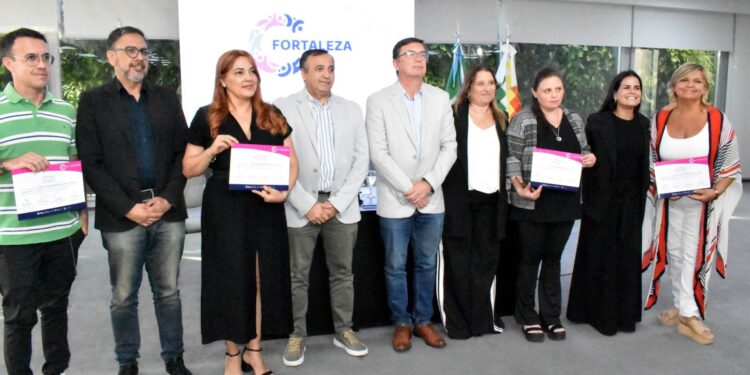 CONSTRUYENDO FORTALEZAS: SE ENTREGARON CERTIFICADOS A 400 EGRESADOS DEL CURSO “ABORDAJE EN CONSUMOS PROBLEMÁTICOS”