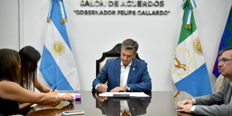 EL GOBIERNO PROVINCIAL Y LA UNIVERSIDAD DE LA CUENCA DEL PLATA FIRMARON UN CONVENIO DE COOPERACIÓN
