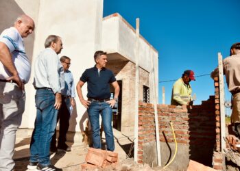 ZDERO SUPERVISÓ EL AVANCE DE OBRAS DE VIVIENDAS EN LA CHACRA 214 Y RATIFICÓ EL COMPROMISO CON EL ACCESO A LA CASA PROPIA