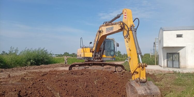 CASTELLI: DESPUÉS DE AÑOS DE ESPERA, VIALIDAD PROVINCIAL INICIÓ LAS OBRAS EN EL CANAL ESTE