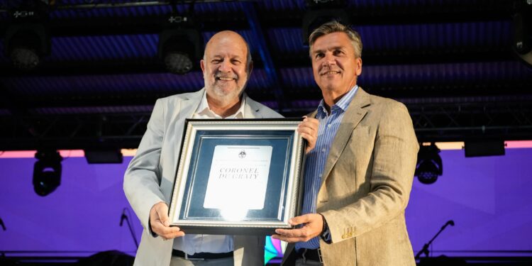 DU GRATY CELEBRÓ SU 84° ANIVERSARIO CON ENTREGA DE TÍTULOS DE PROPIEDAD Y UN CONVENIO PARA MÁS PAVIMENTO URBANO