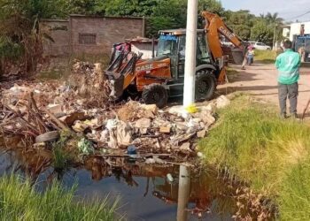 OPERATIVO DE ERRADICACIÓN EN RESISTENCIA: LIMPIEZA DE ASENTAMIENTO Y BASURAL EN EL RÍO NEGRO
