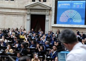 ESCÁNDALO EN EL MUNDO DEL POP: EMILIA MERNES EN EL FOCO DE LAS CRÍTICAS POR SUPUESTAS PRÁCTICAS CON EMPRENDEDORES