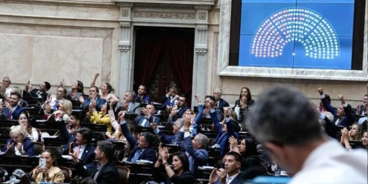 ESCÁNDALO EN EL MUNDO DEL POP: EMILIA MERNES EN EL FOCO DE LAS CRÍTICAS POR SUPUESTAS PRÁCTICAS CON EMPRENDEDORES