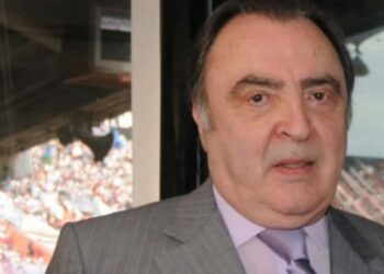 ESCÁNDALO EN EL ENTORNO PRESIDENCIAL: MANUEL ADORNI CALIFICÓ DE «PÉSIMA DECISIÓN» EL VIAJE DE SU ESPOSA