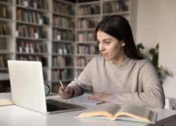 ESCÁNDALO EN EL MUNDO DEL POP: EMILIA MERNES EN EL FOCO DE LAS CRÍTICAS POR SUPUESTAS PRÁCTICAS CON EMPRENDEDORES