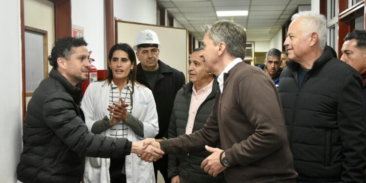 HOSPITAL PERRANDO: EL GOBERNADOR ZDERO SUPERVISÓ OBRAS Y ENTREGÓ EQUIPAMIENTOS DE ALTA TECNOLOGÍA