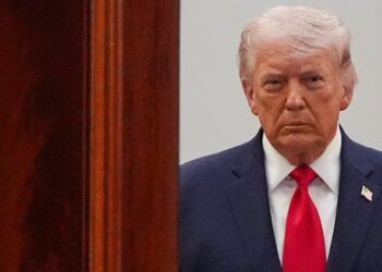 Trump advirtió que EEUU atacará centrales energéticas y puentes de Irán si el régimen no reabre el estrecho de Ormuz