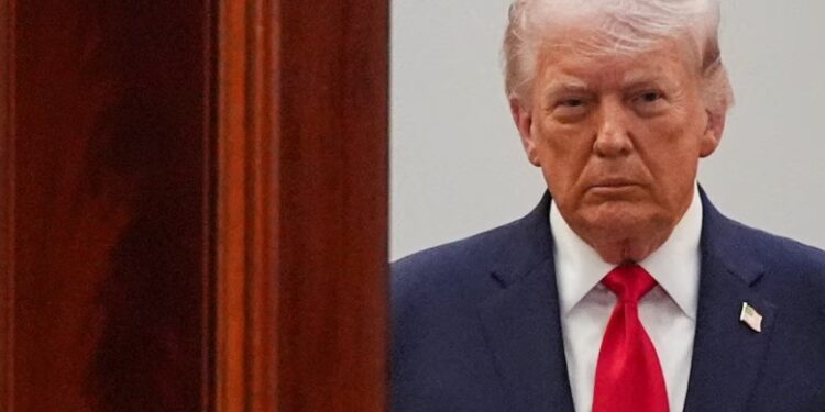 Trump advirtió que EEUU atacará centrales energéticas y puentes de Irán si el régimen no reabre el estrecho de Ormuz