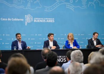 Relegado del desembolso de Milei a 12 provincias, Kicillof se aferra a un fallo de la Corte en busca de fondos para Buenos Aires