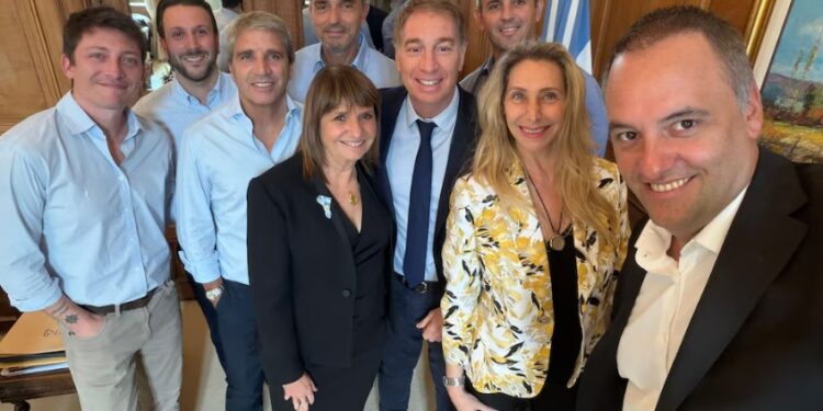 El Gobierno admite una falta de ritmo en la gestión por el impacto del caso Adorni y las diferencias internas