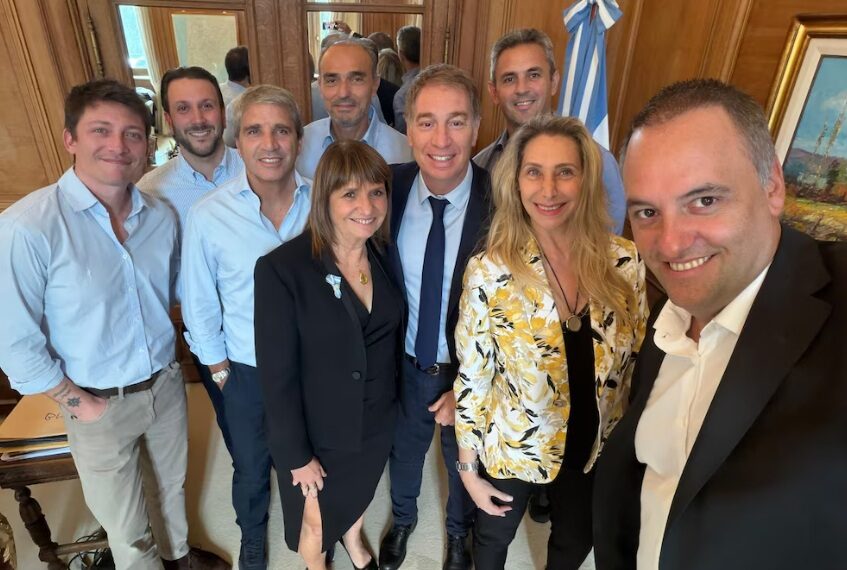 El Gobierno admite una falta de ritmo en la gestión por el impacto del caso Adorni y las diferencias internas