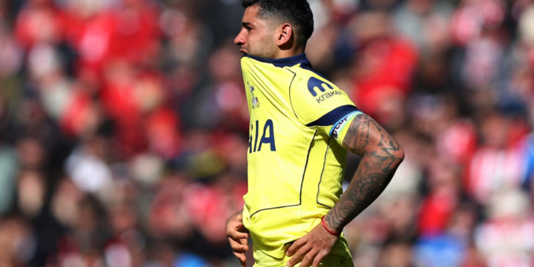 Alarma en la Selección Argentina: El Cuti Romero se retira entre lágrimas tras una lesión en el Tottenham