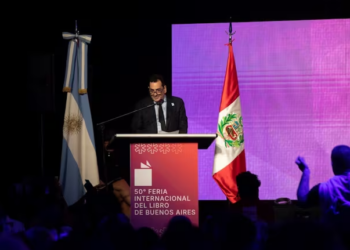 Tensión en la Feria del Libro: el Secretario de Cultura defendió la gestión oficial ante un clima de abucheos