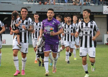 Empate sin goles en Resistencia: Chaco For Ever igualó ante Mitre tras fallar en la definición
