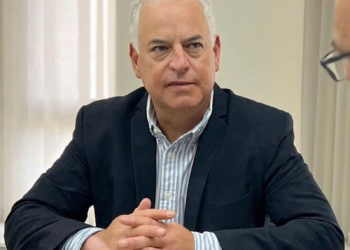 EL MINISTRO HUGO DOMÍNGUEZ DENUNCIARÁ PENALMENTE AL CONCEJAL BOLATTI POR “SUS MENTIRAS DELIRANTES”