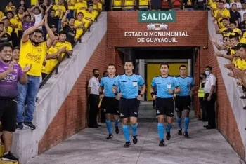 Atento, Boca: Barcelona de Guayaquil podría ser sancionado por CONMEBOL por agresión al árbitro del partido con Cruzeiro