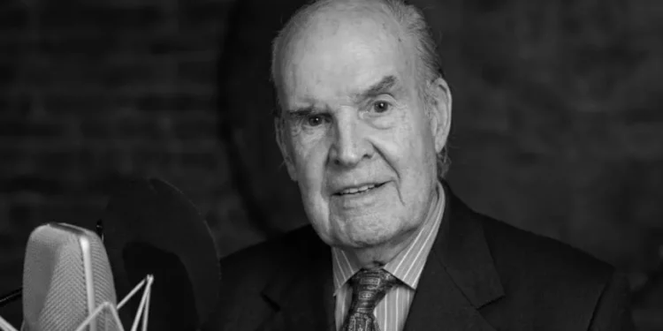 Murió Julio Ricardo, voz inconfundible del periodismo deportivo argentino