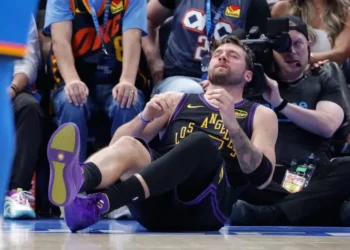 Luka Doncic será baja por tiempo prolongado y no llegaría a los Playoffs