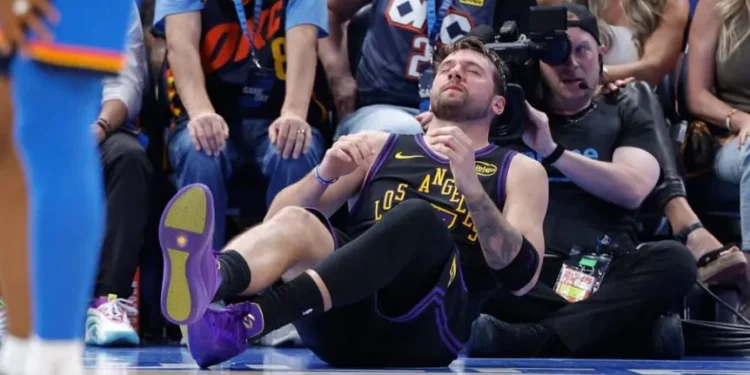 Luka Doncic será baja por tiempo prolongado y no llegaría a los Playoffs