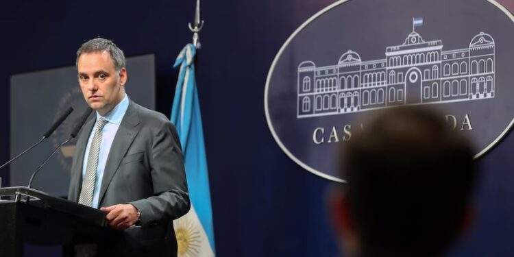 Adorni evalúa hacer otra rueda de prensa y prepara su estrategia judicial ante las dudas por su patrimonio: “Ya lo voy a demostrar”