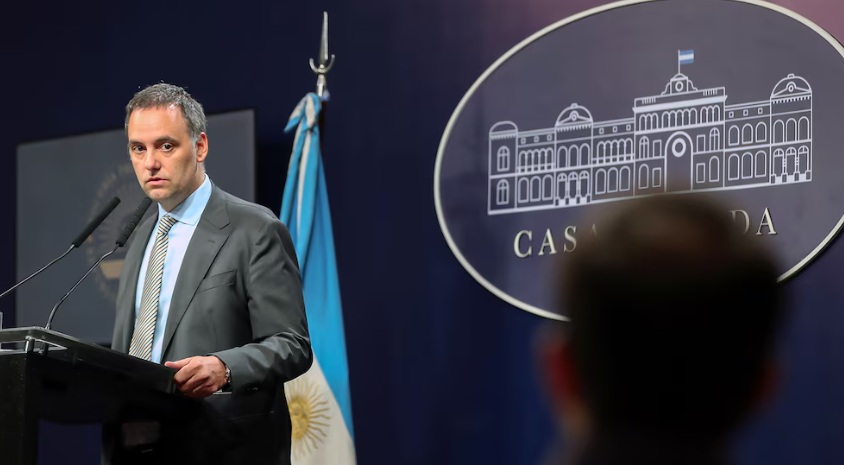 Adorni evalúa hacer otra rueda de prensa y prepara su estrategia judicial ante las dudas por su patrimonio: “Ya lo voy a demostrar”